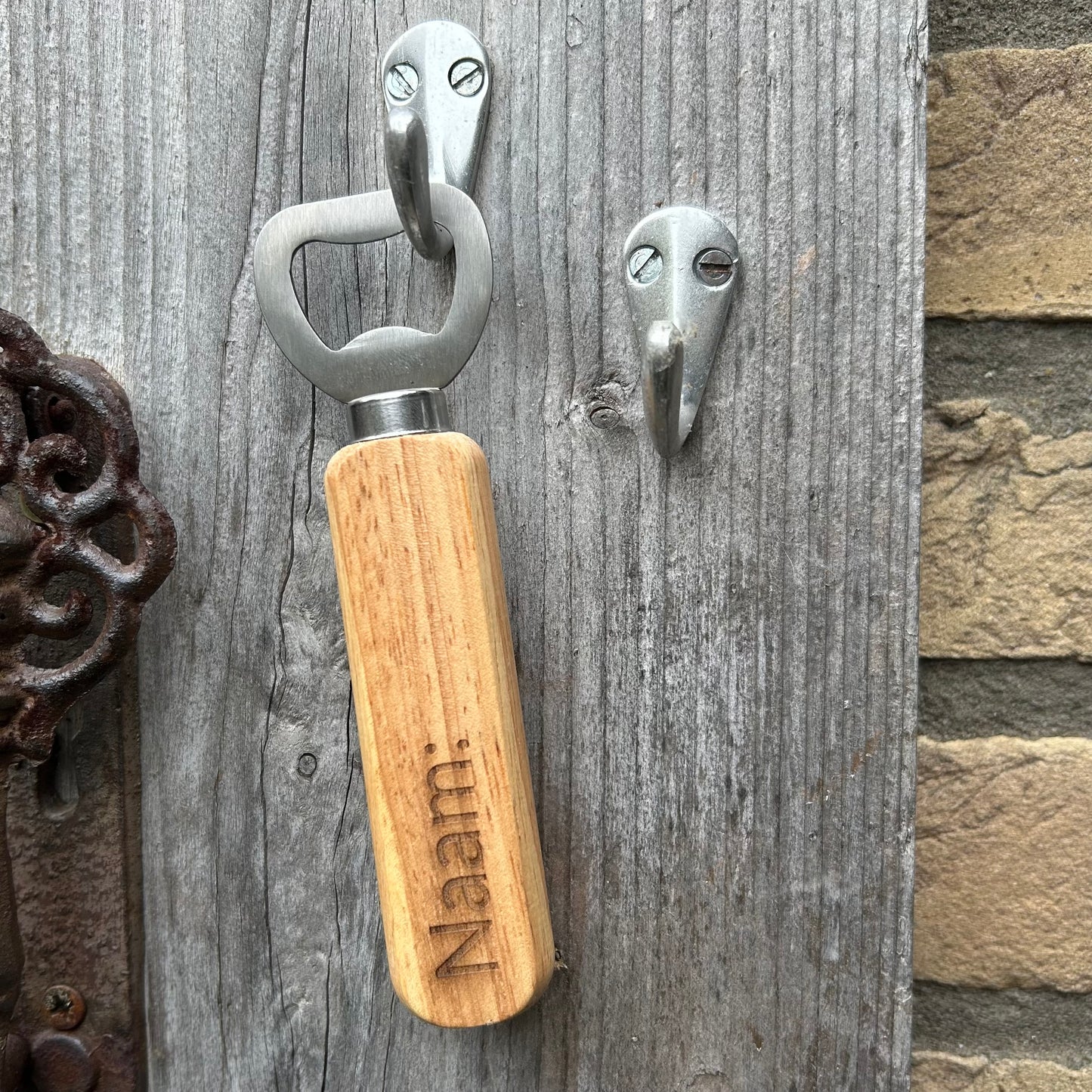Flesopener met houten handvat