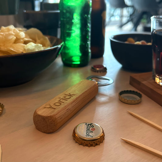 Flesopener met houten handvat