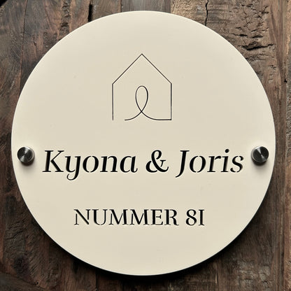 Huisnummer bord met naam - beige