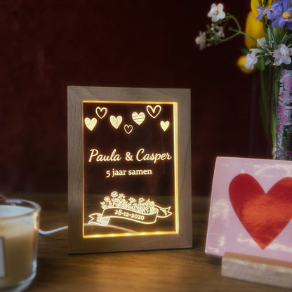 Fotoframe Led lamp - Hartjes met namen, datum en tekst